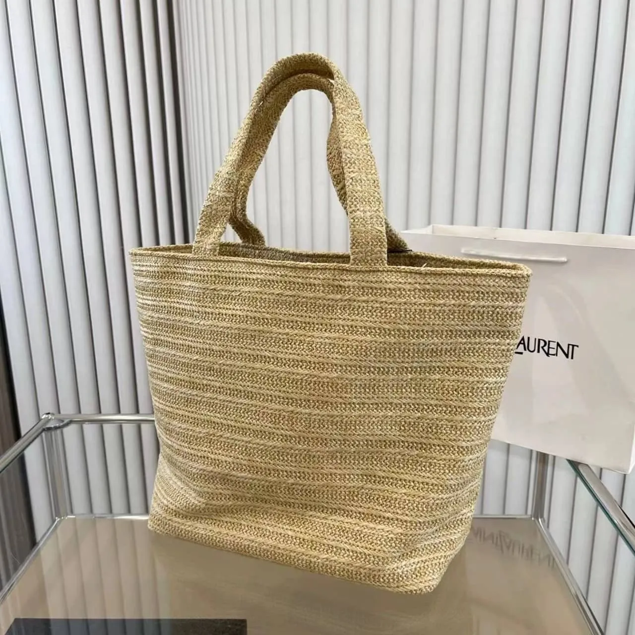 【SAINT LAURENT】VIVI雑誌掲載🔥！藤井サチ、東原亜希さんが夢中！夏の最新アイテム！RAFFIA リヴ・ゴーシュトートバッグ！セレブの必需品！手に入れるチャンスを見逃すな！