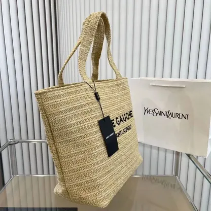 【SAINT LAURENT】VIVI雑誌掲載🔥！藤井サチ、東原亜希さんが夢中！夏の最新アイテム！RAFFIA リヴ・ゴーシュトートバッグ！セレブの必需品！手に入れるチャンスを見逃すな！