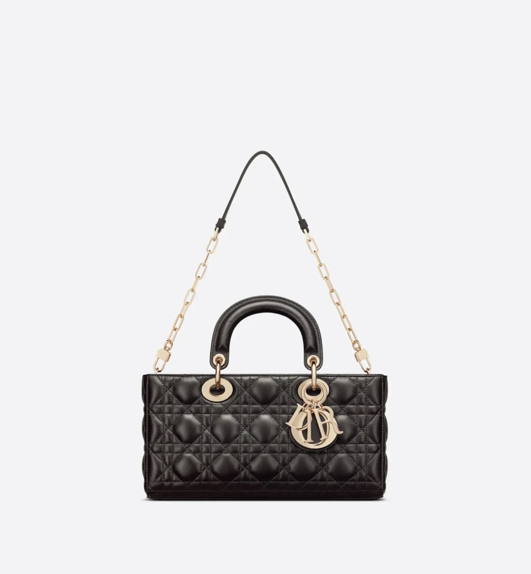 【Dior】スターと同じバッグが欲しい？佐藤晴美さん、富岡佳子さん愛用している同項 のLADY D-JOY ミディアムバッグ！雑誌掲載で大人気！