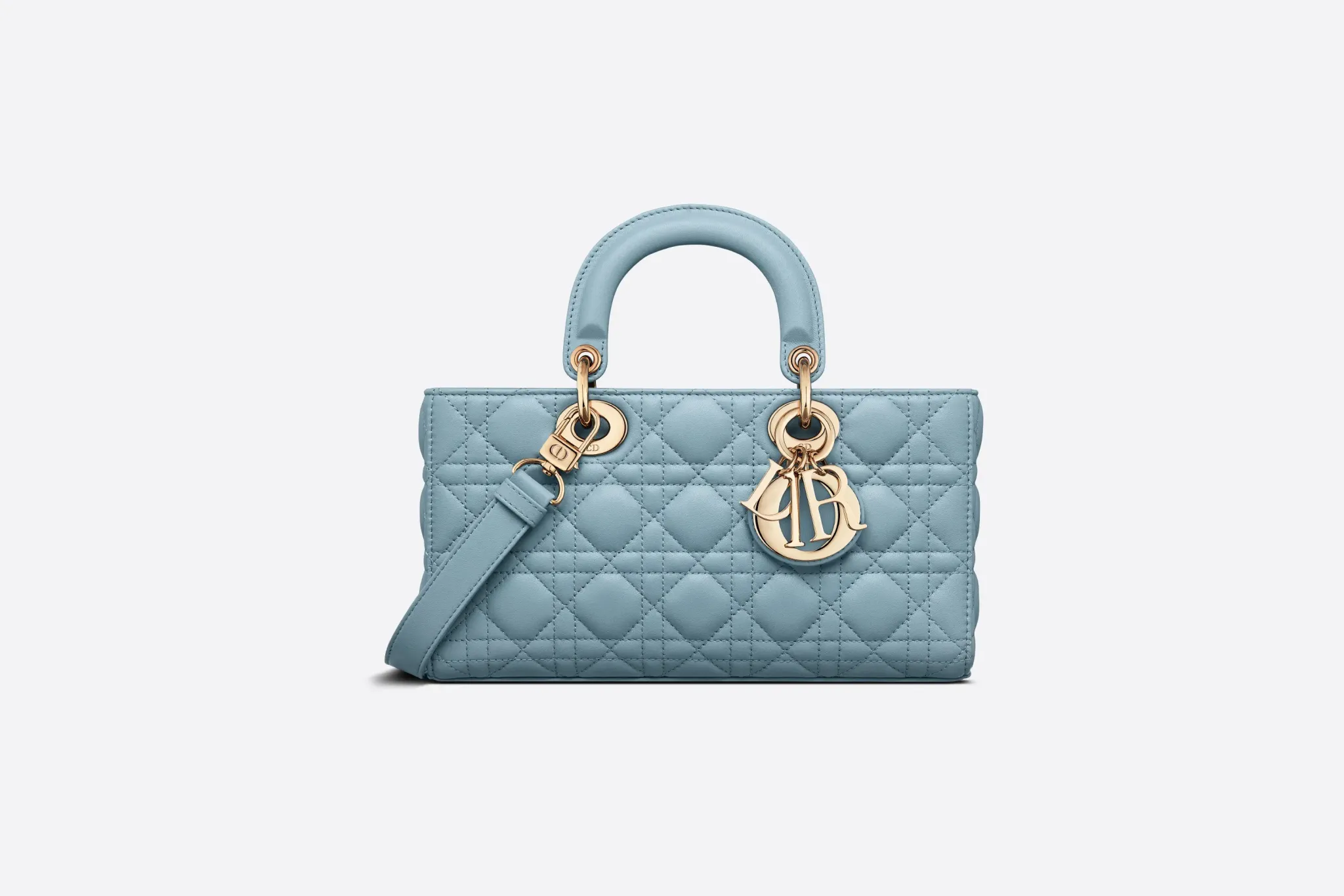 【Dior】スターと同じバッグが欲しい？佐藤晴美さん、富岡佳子さん愛用している同項 のLADY D-JOY ミディアムバッグ！雑誌掲載で大人気！