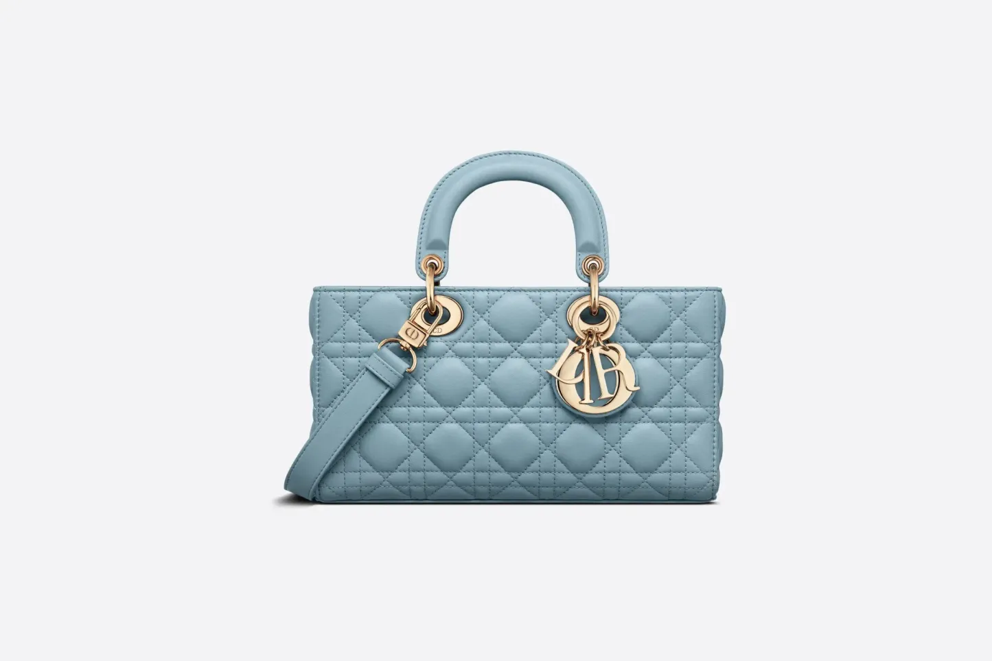 【Dior】スターと同じバッグが欲しい？佐藤晴美さん、富岡佳子さん愛用している同項 のLADY D-JOY ミディアムバッグ！雑誌掲載で大人気！