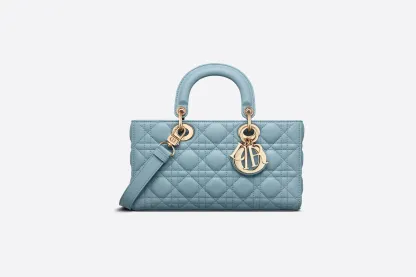 【Dior】スターと同じバッグが欲しい？佐藤晴美さん、富岡佳子さん愛用している同項 のLADY D-JOY ミディアムバッグ！雑誌掲載で大人気！