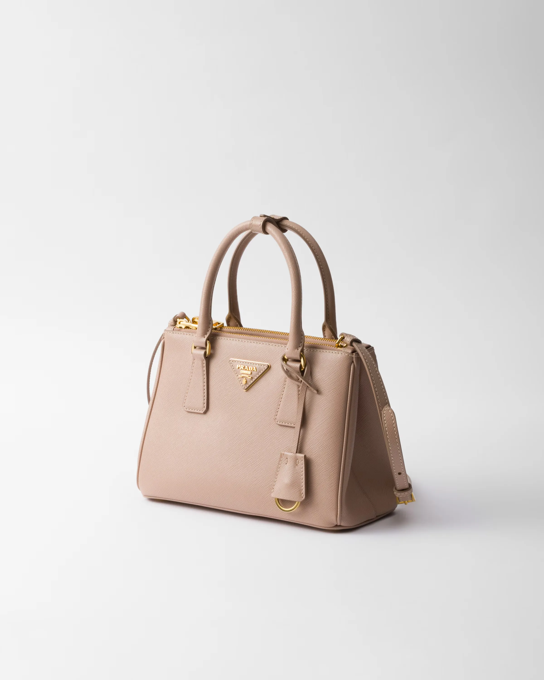 【PRADA】長澤まさみさん着用！夏感あふれる新作“ストローバッグ”が登場