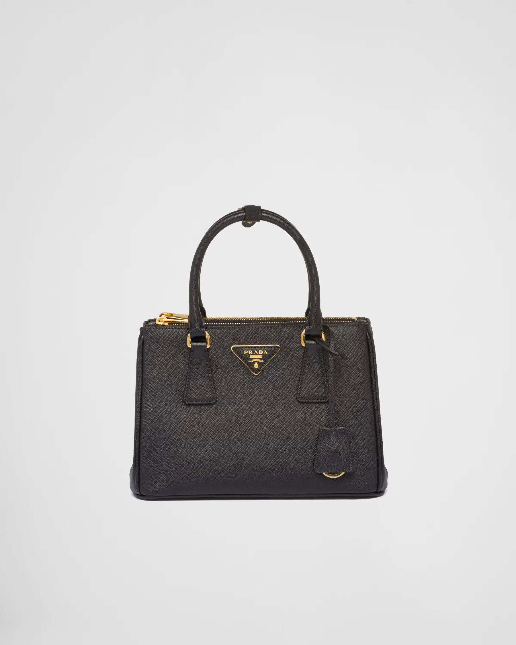 【PRADA】長澤まさみさん着用！夏感あふれる新作“ストローバッグ”が登場