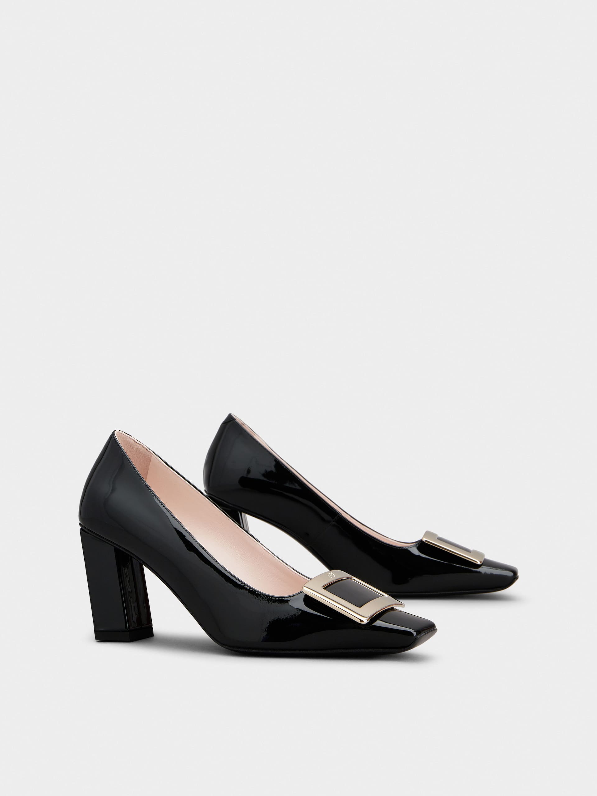 「ベル ヴィヴィエ」メタル バックル パテントレザー パンプス 75 mm ブラック