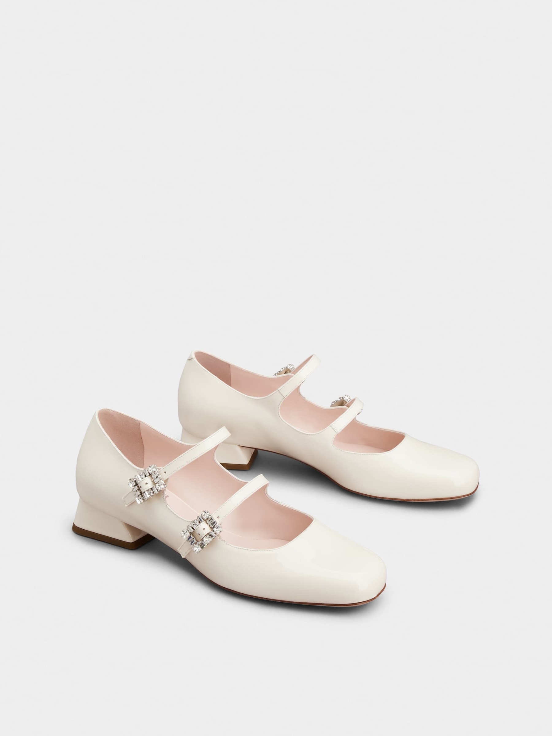 「トレ ヴィヴィエ」ストラス バックル パテントレザー ベビー バレリーナ ミニ 25 mm クリーム