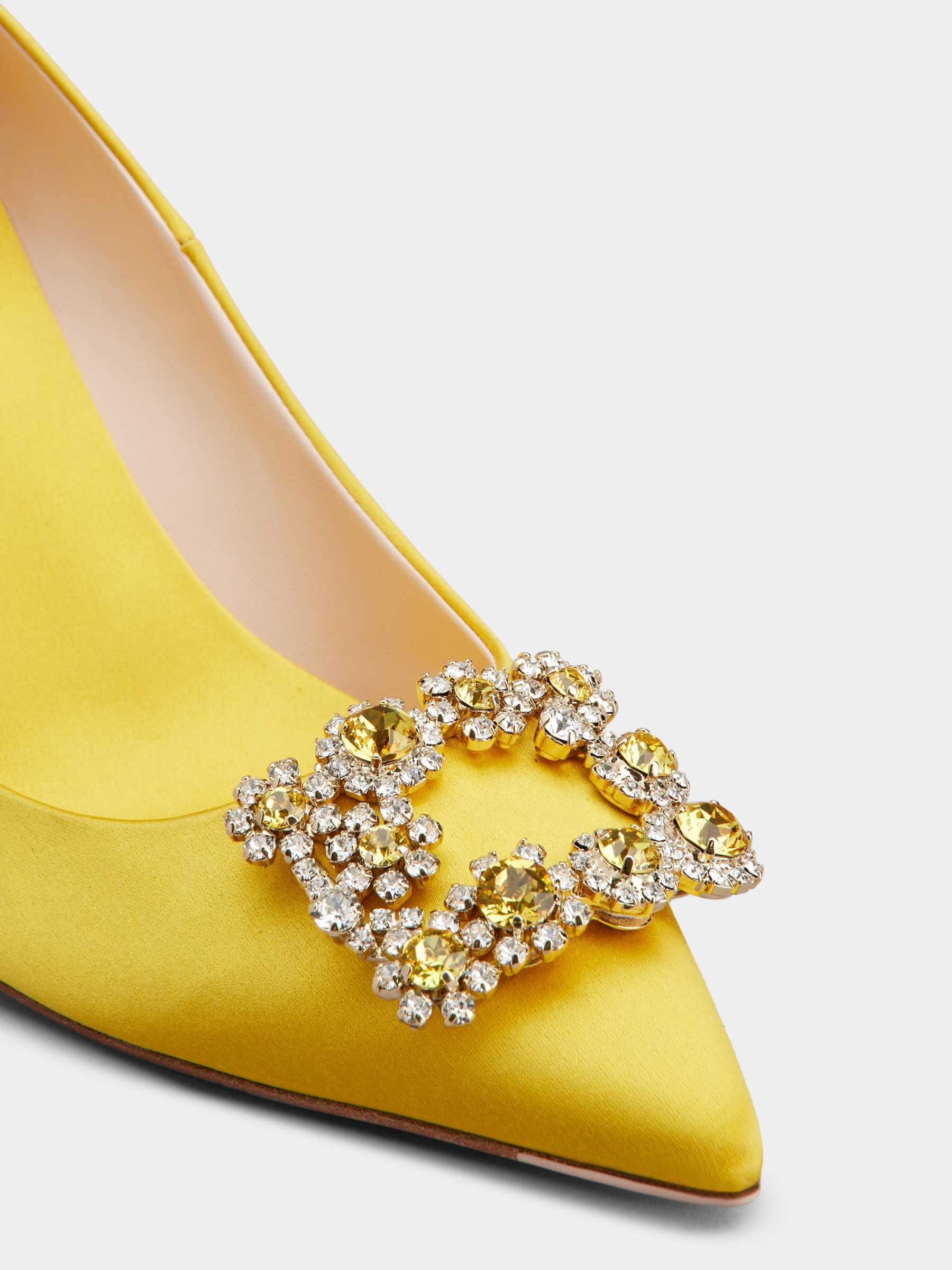 「フラワーストラス」シルク パンプス 65 mm イエロー