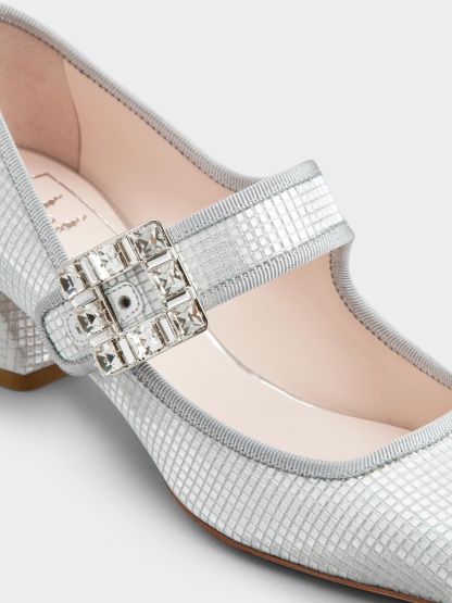 「トレ ヴィヴィエ」ストラス バックル ファブリック ベビー パンプス 45 mm シルバー