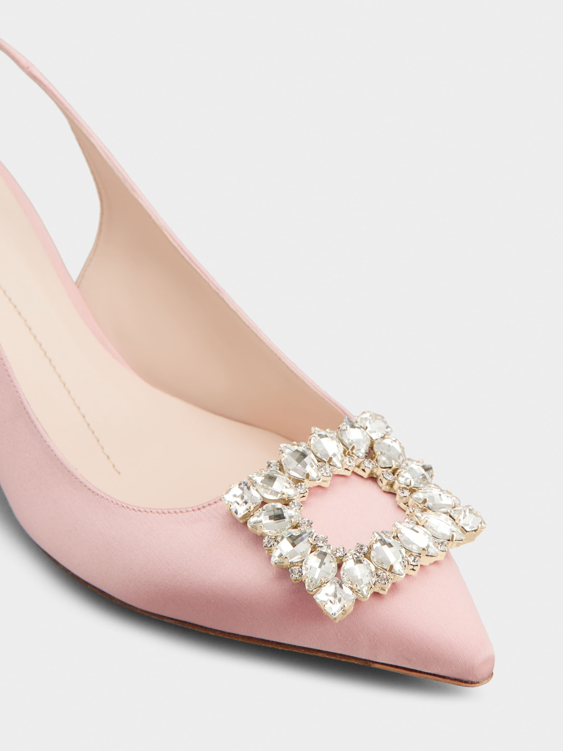 「ヴィルギュル」ストラス バックル サテン スリングバック パンプス 55 mm ピンク