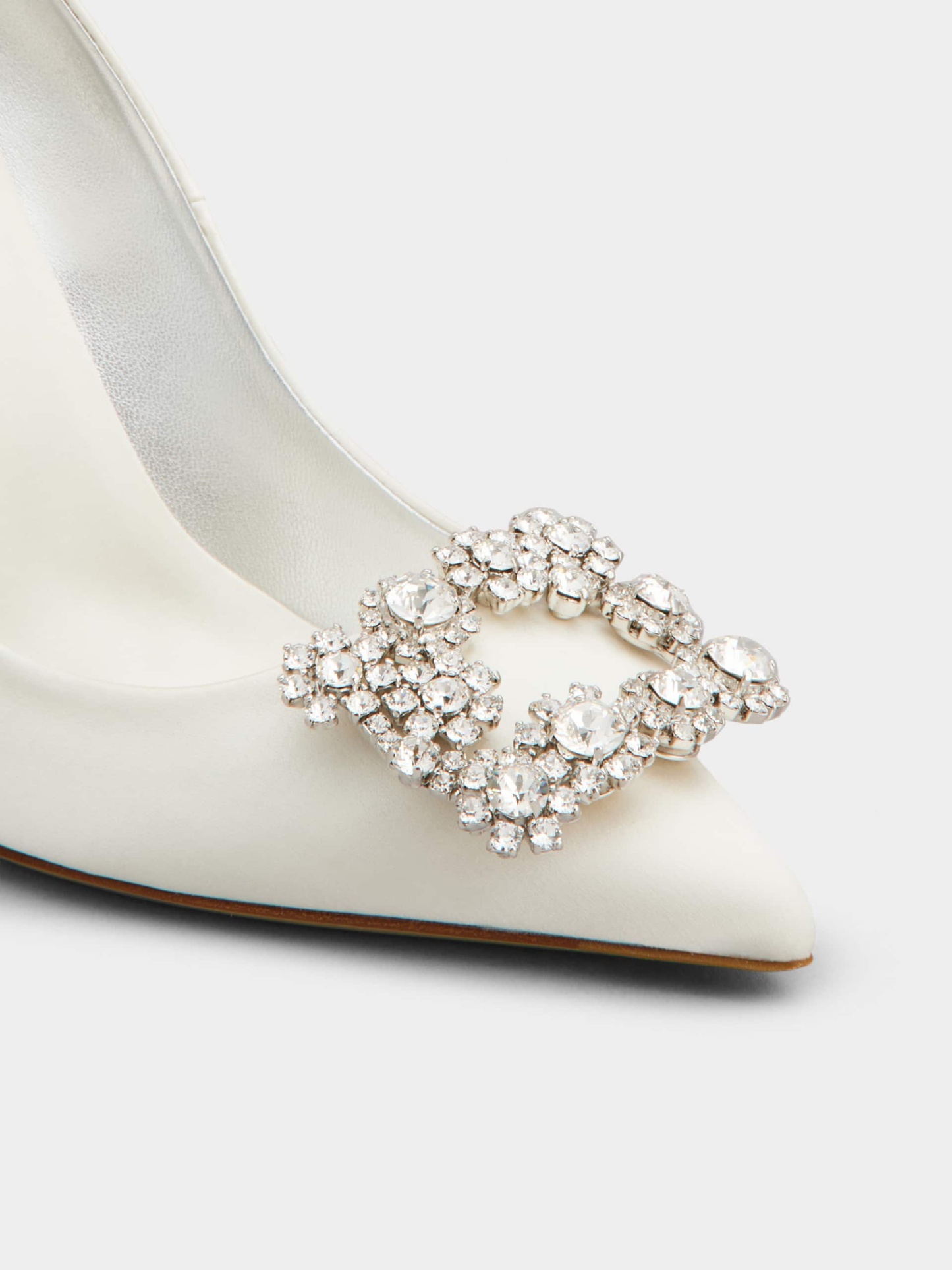 「フラワーストラス」バックル パンプス 100 mm ベージュ