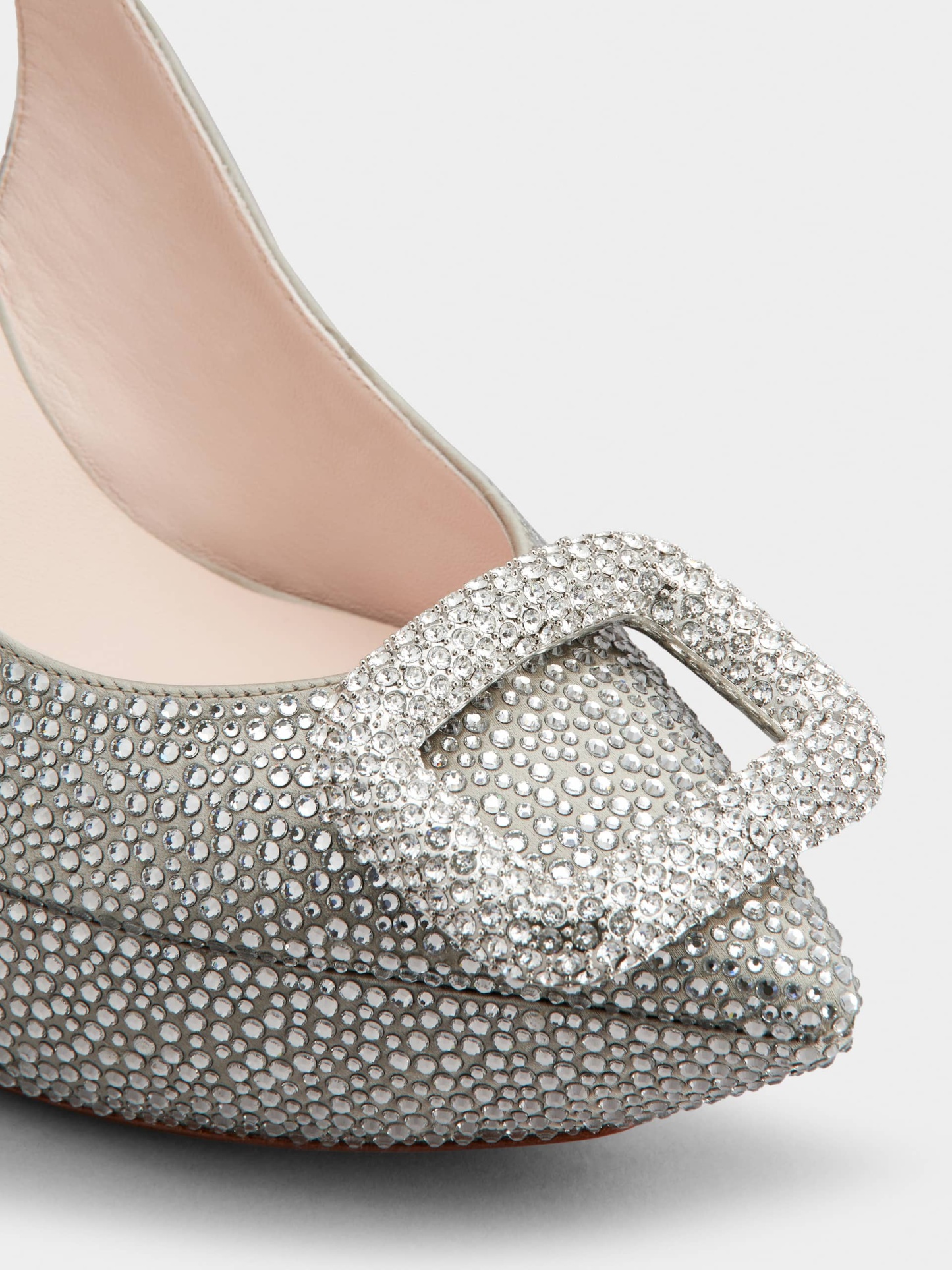 「ヴィヴ ショック」ブリン サテン スリングバック パンプス 125 mm シルバー