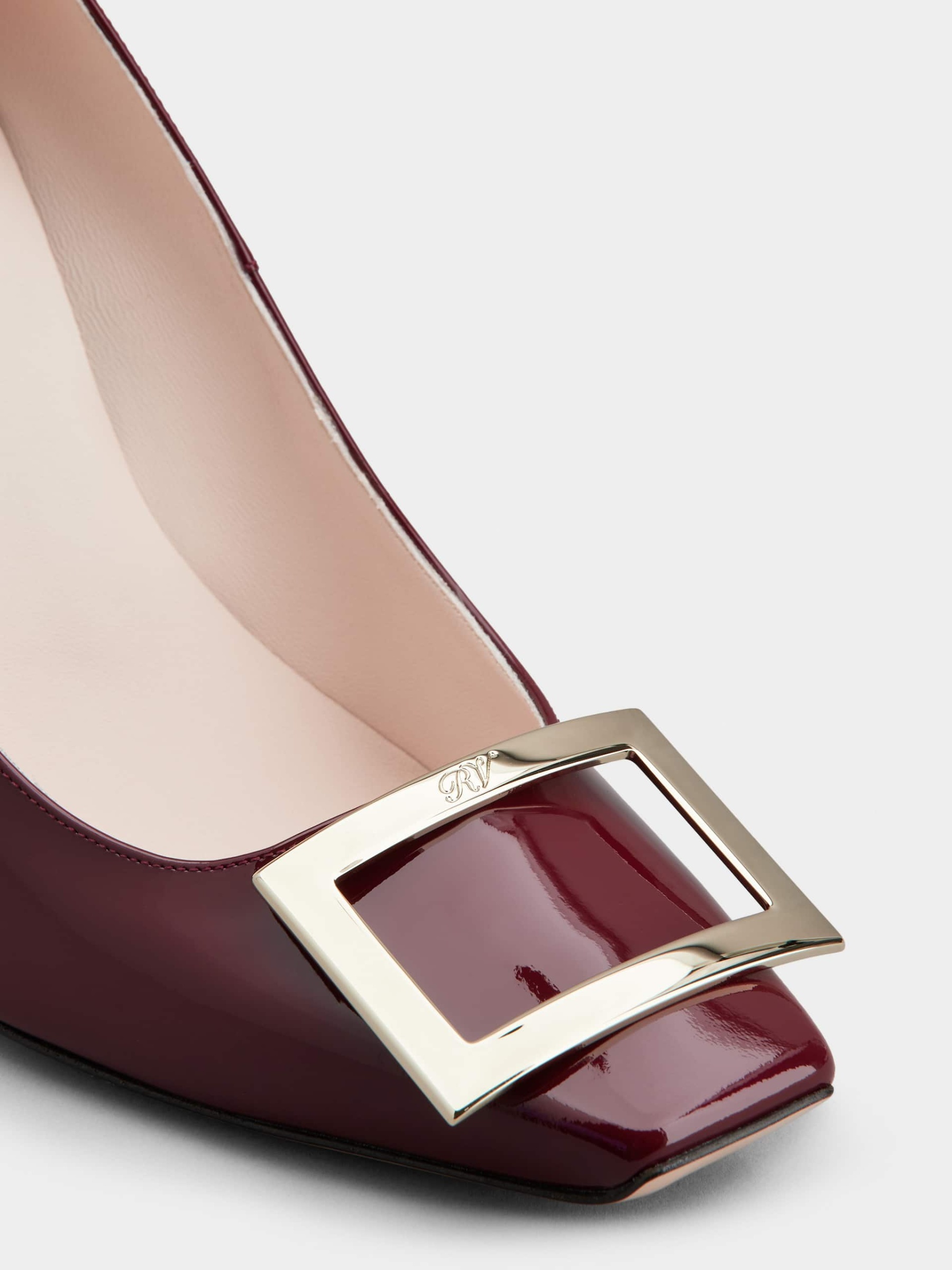 「ベル ヴィヴィエ」トランペット パテントレザー パンプス 100 mm ボルドー
