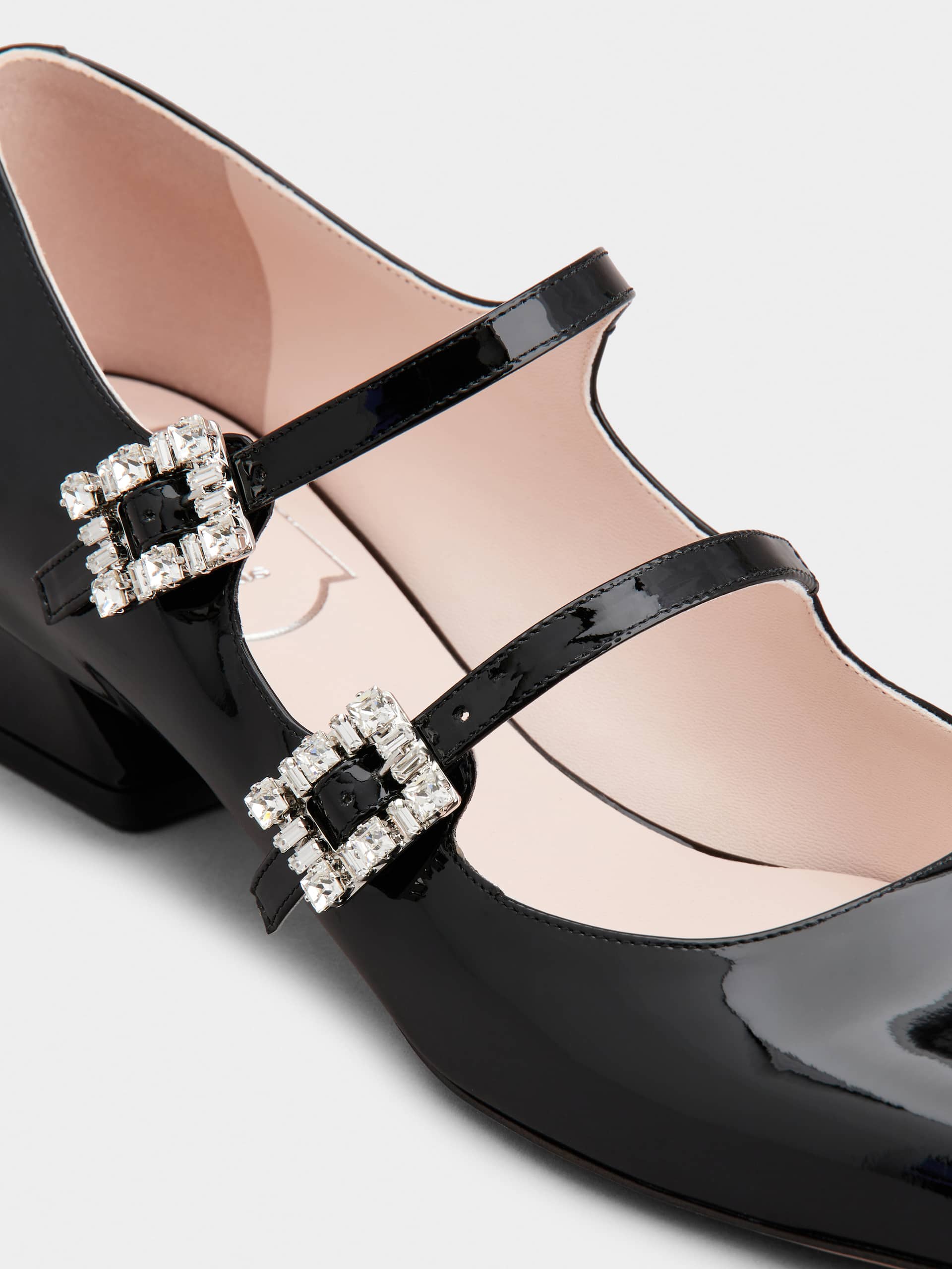 「トレ ヴィヴィエ」ストラス バックル パテントレザー ベビー バレリーナ ミニ 25 mm ブラック