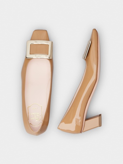 「ベル ヴィヴィエ」パテントレザー パンプス 45 mm ブラウン