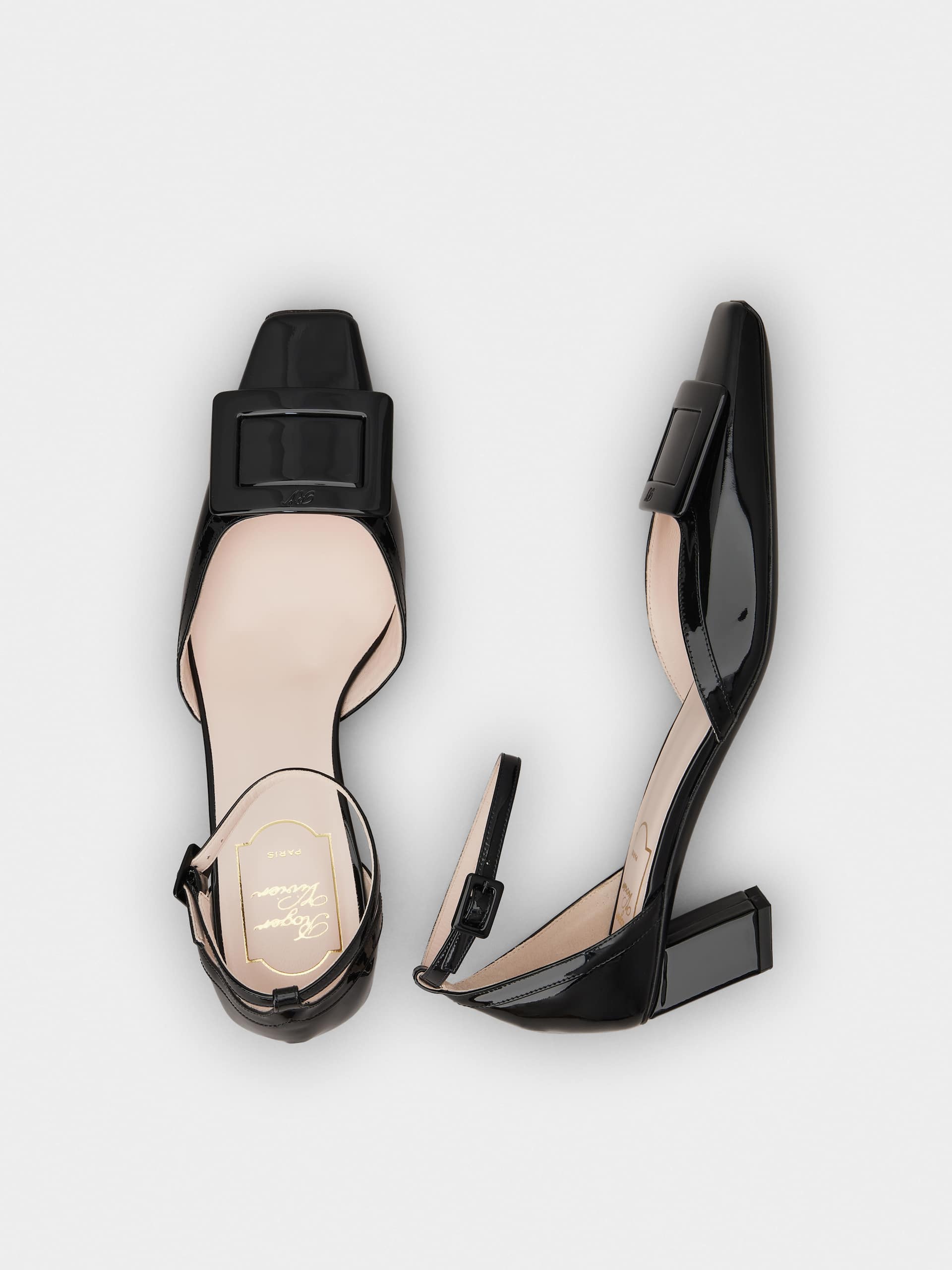 「ベル ヴィヴィエ」ラッカード バックル パテントレザー アンクル ストラップ パンプス 45 mm ブラック