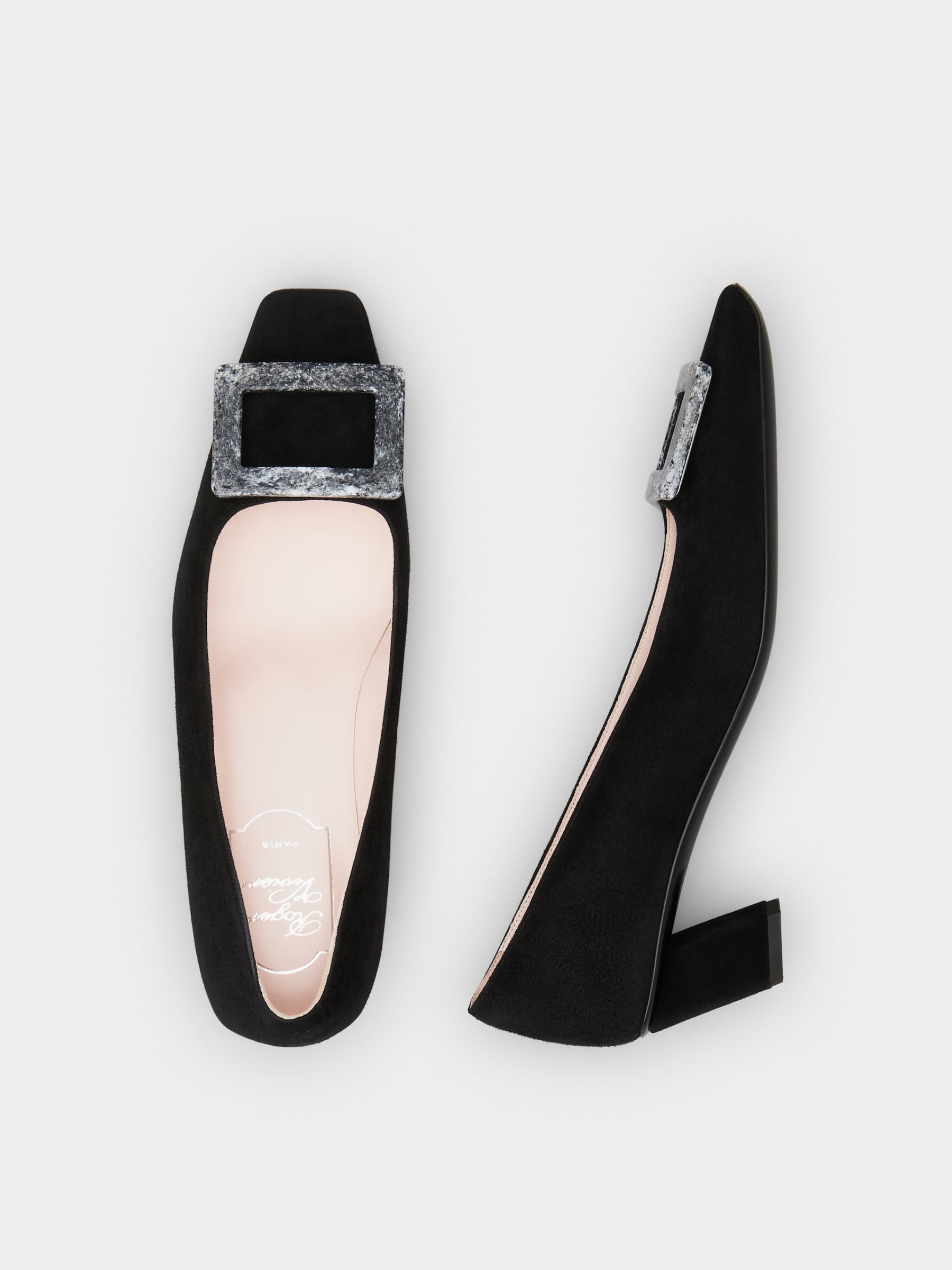 「ベル ヴィヴィエ」 ストーン バックル スエード パンプス 45 mm ブラック