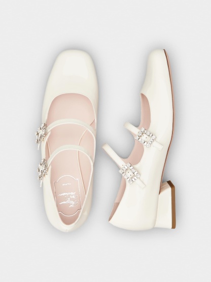 「トレ ヴィヴィエ」ストラス バックル パテントレザー ベビー バレリーナ ミニ 25 mm クリーム