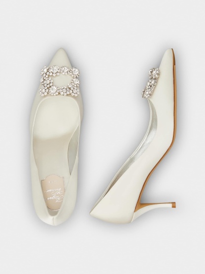 「フラワーストラス」シルク パンプス 65 mm クリーム