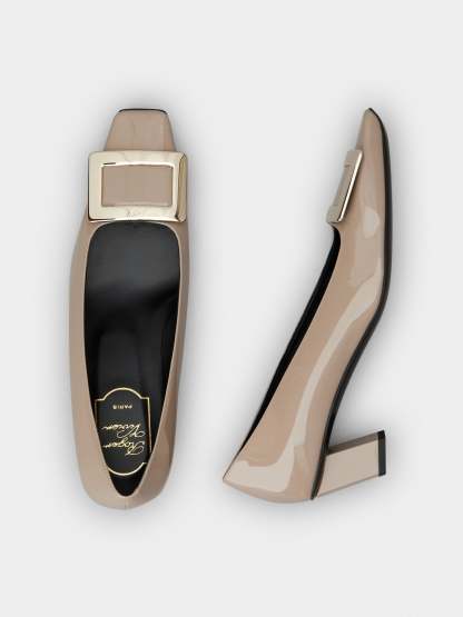 「ベル ヴィヴィエ」パテントレザー パンプス 45 mm ベージュ