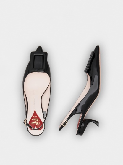 「ヴィルギュル」ラッカード バックル パテントレザー スリングバック パンプス 55 mm ブラック