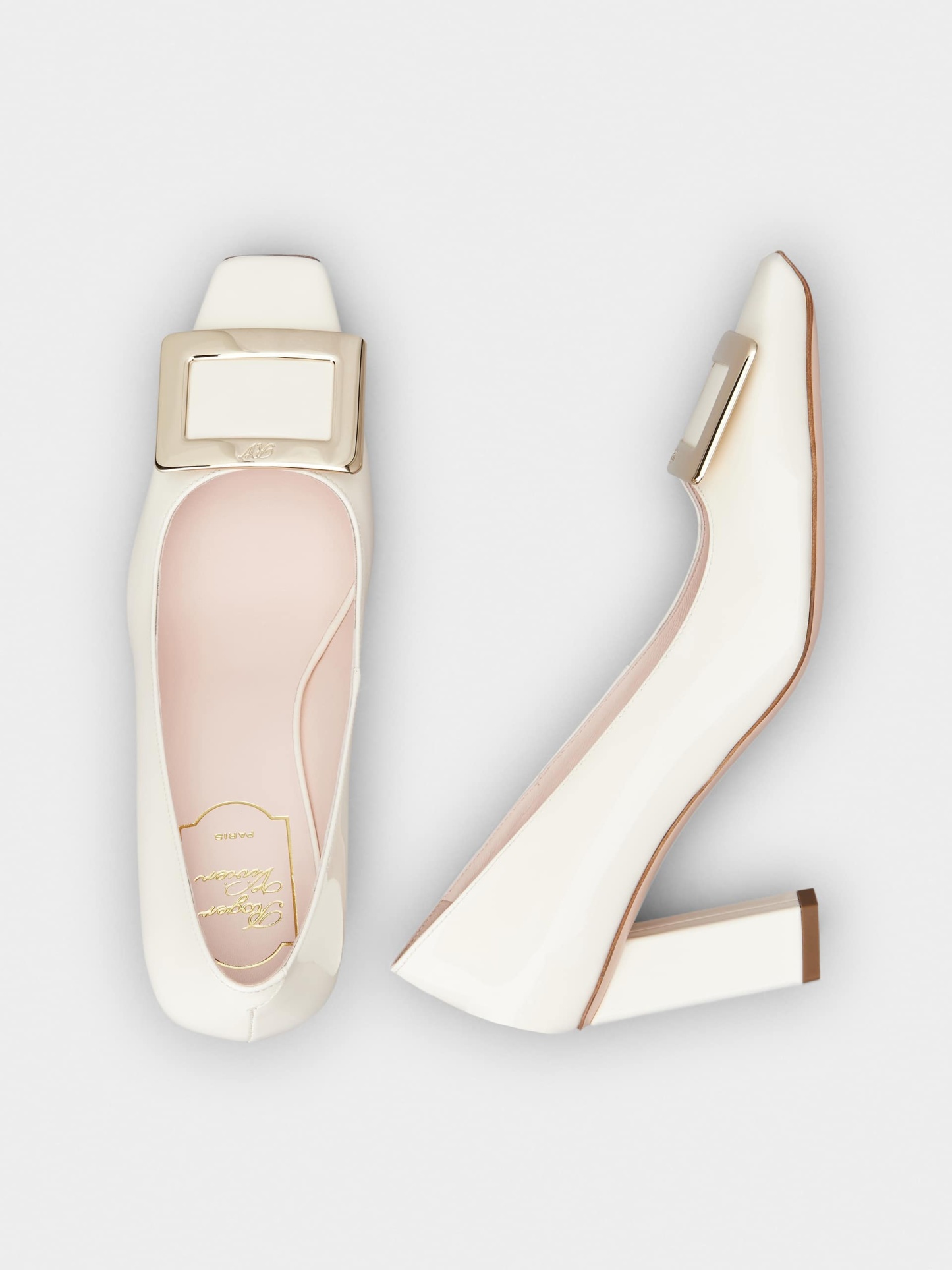 「ベル ヴィヴィエ」メタル バックル パテントレザー パンプス 75 mm クリーム