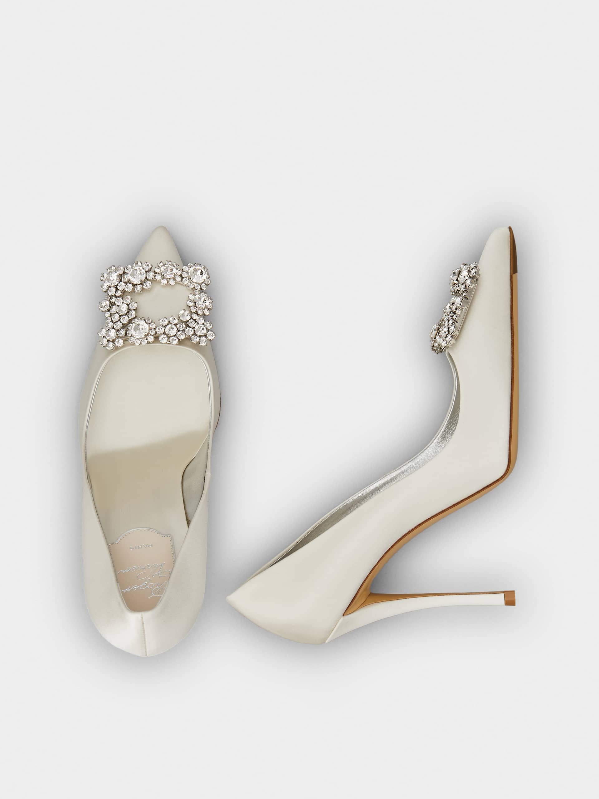 「フラワーストラス」バックル パンプス 100 mm ベージュ