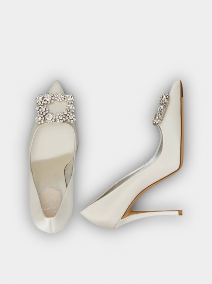 「フラワーストラス」バックル パンプス 100 mm ベージュ