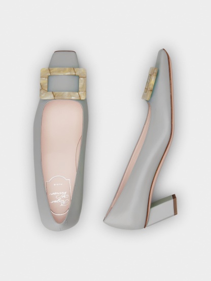 ベル ヴィヴィエ マザーパール バックル パンプス 45 mm グレー