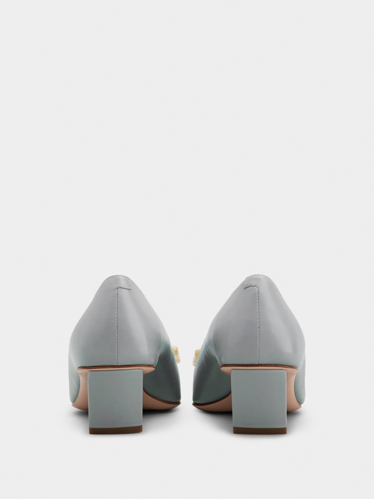 ベル ヴィヴィエ マザーパール バックル パンプス 45 mm グレー