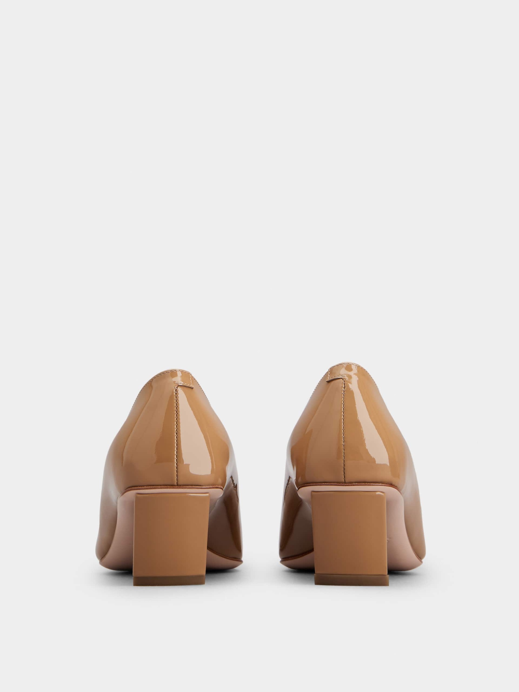 「ベル ヴィヴィエ」パテントレザー パンプス 45 mm ブラウン