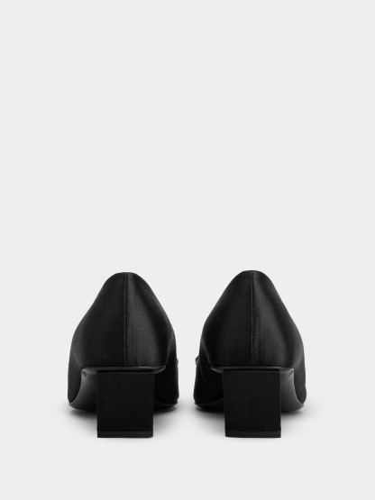 「ベル ヴィヴィエ」ピルグリム バックル サテン パンプス 45 mm ブラック