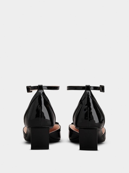 「ベル ヴィヴィエ」ラッカード バックル パテントレザー アンクル ストラップ パンプス 45 mm ブラック