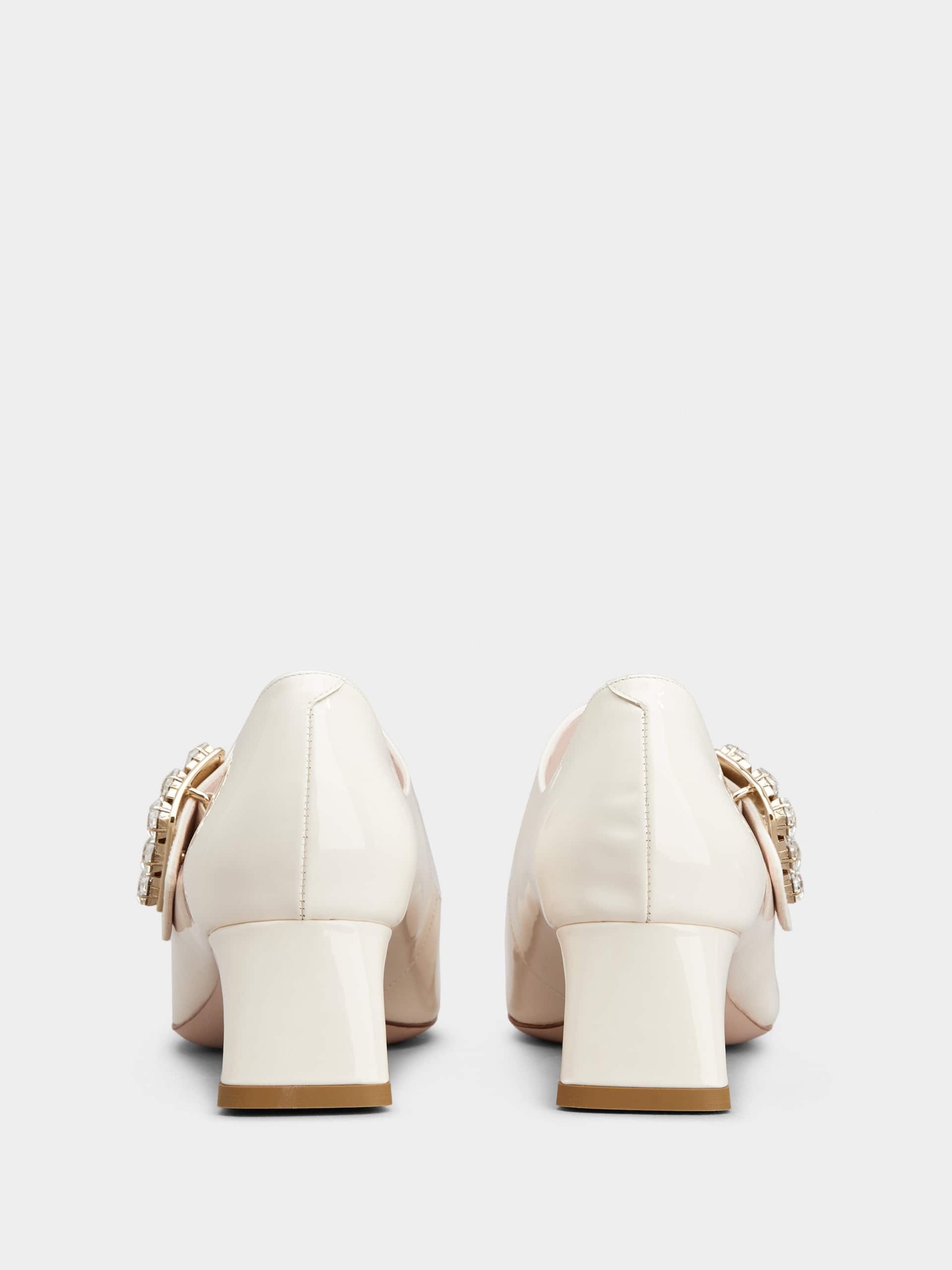 「トレ ヴィヴィエ」 ストラス バックル ベビー パンプス 45 mm クリーム
