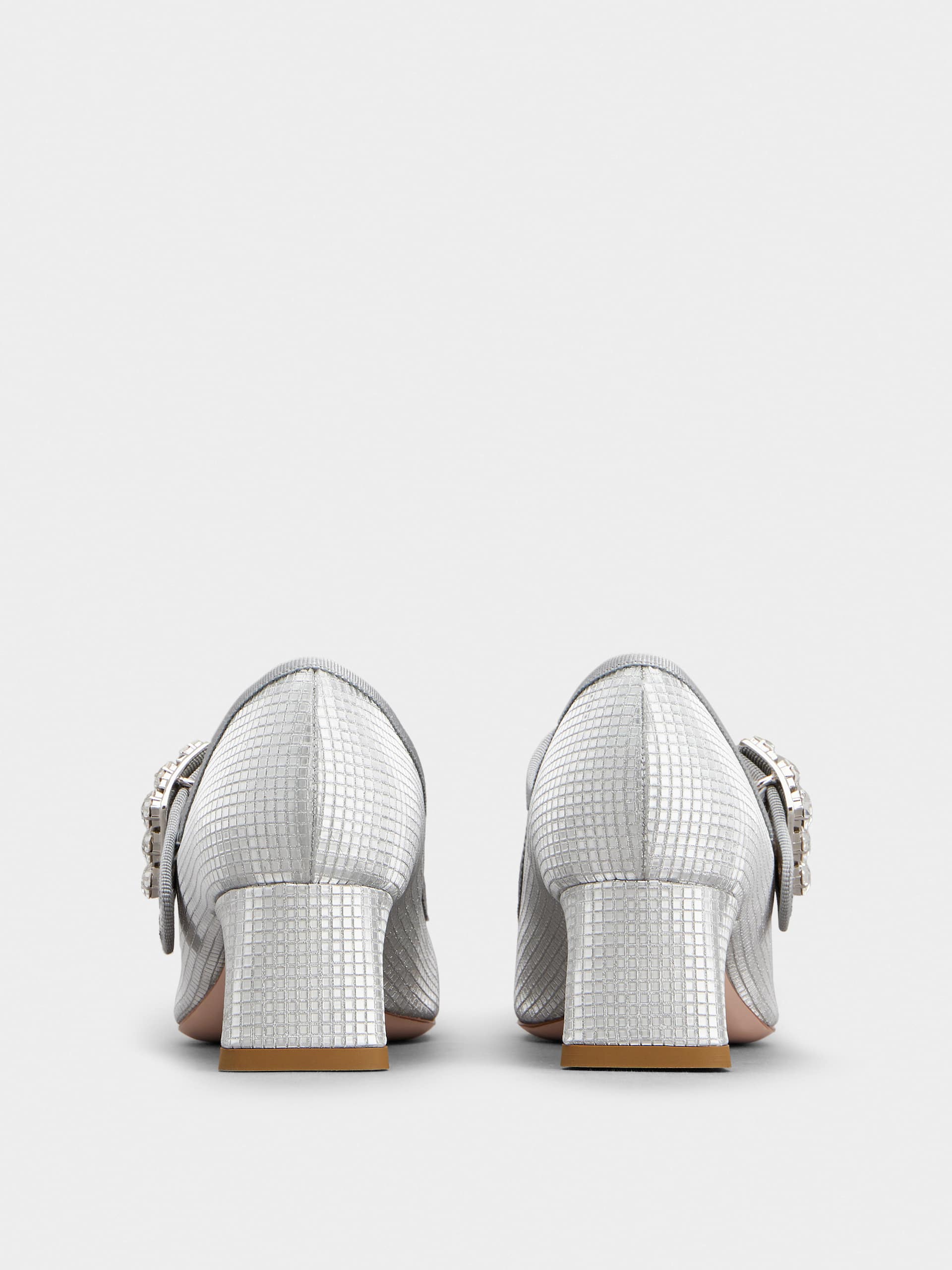 「トレ ヴィヴィエ」ストラス バックル ファブリック ベビー パンプス 45 mm シルバー