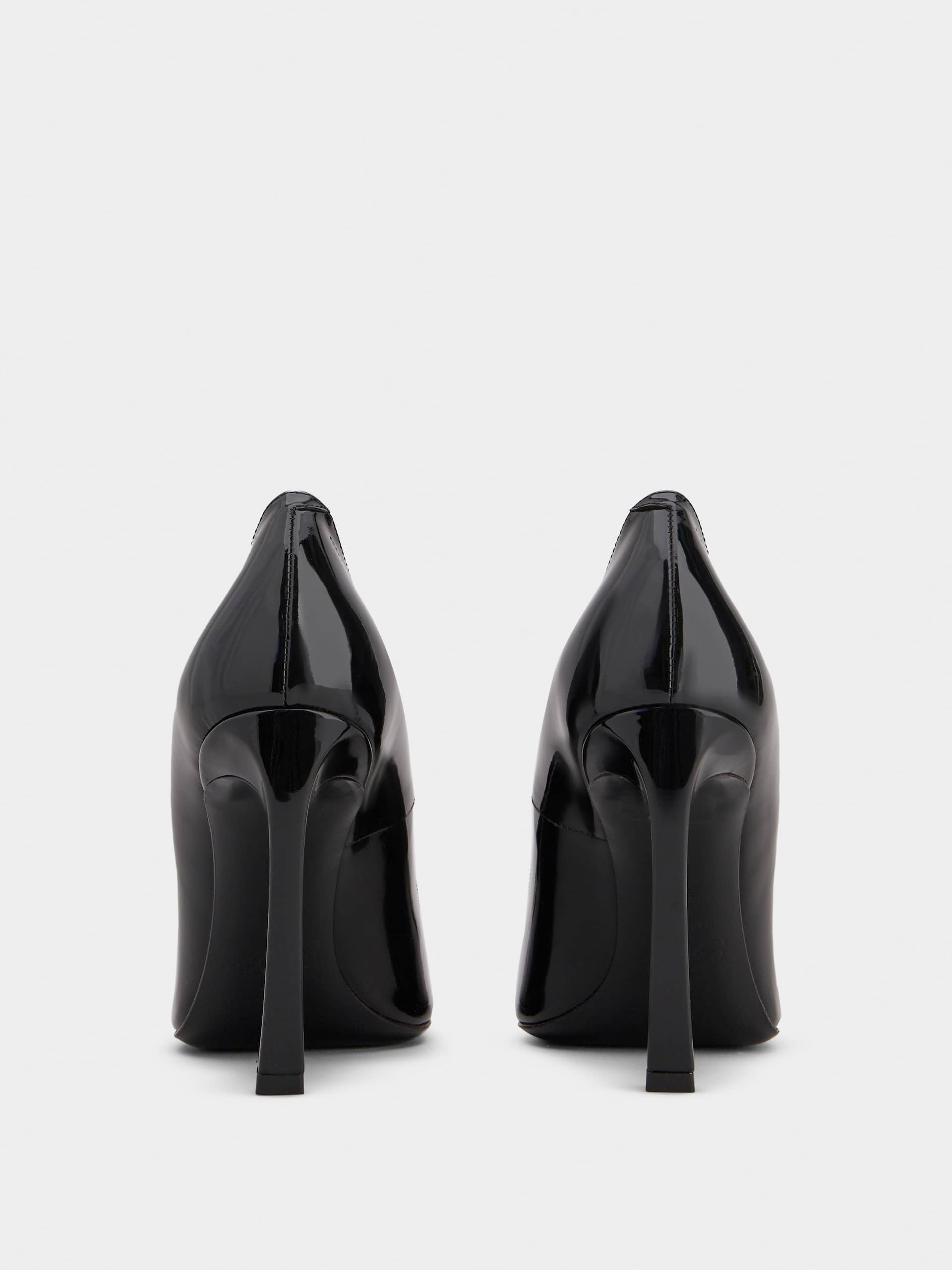 「ベル ヴィヴィエ」トランペット パテントレザー パンプス 100 mm ブラック