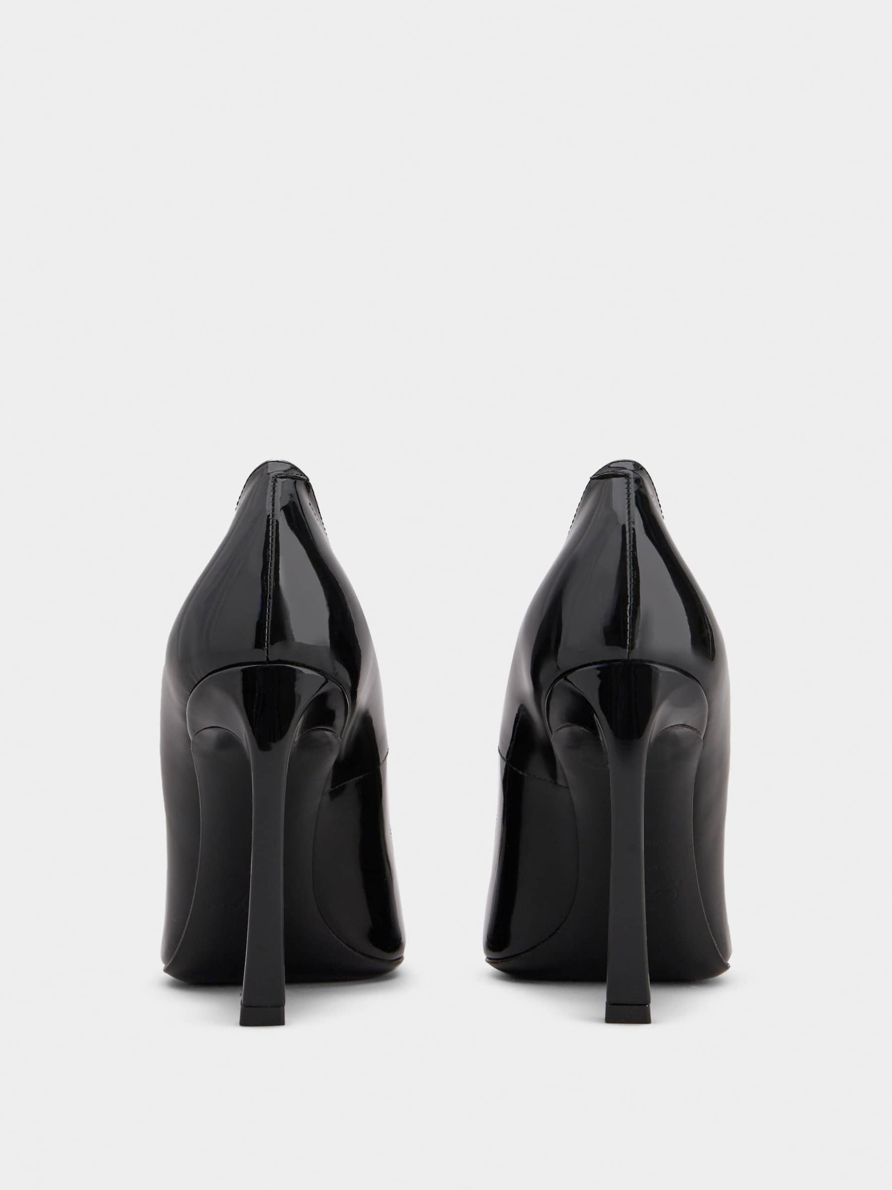 「ベル ヴィヴィエ」トランペット パテントレザー パンプス 100 mm ブラック