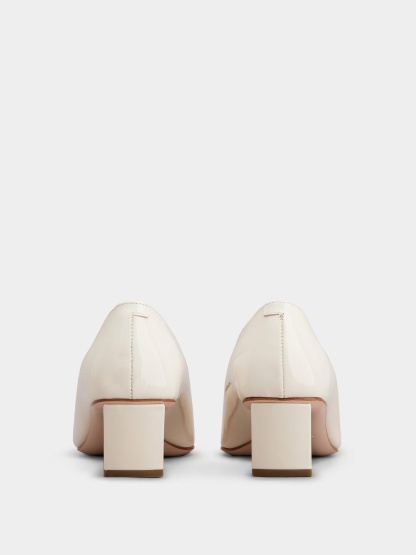 「ベル ヴィヴィエ」パテントレザー パンプス 45 mm クリーム