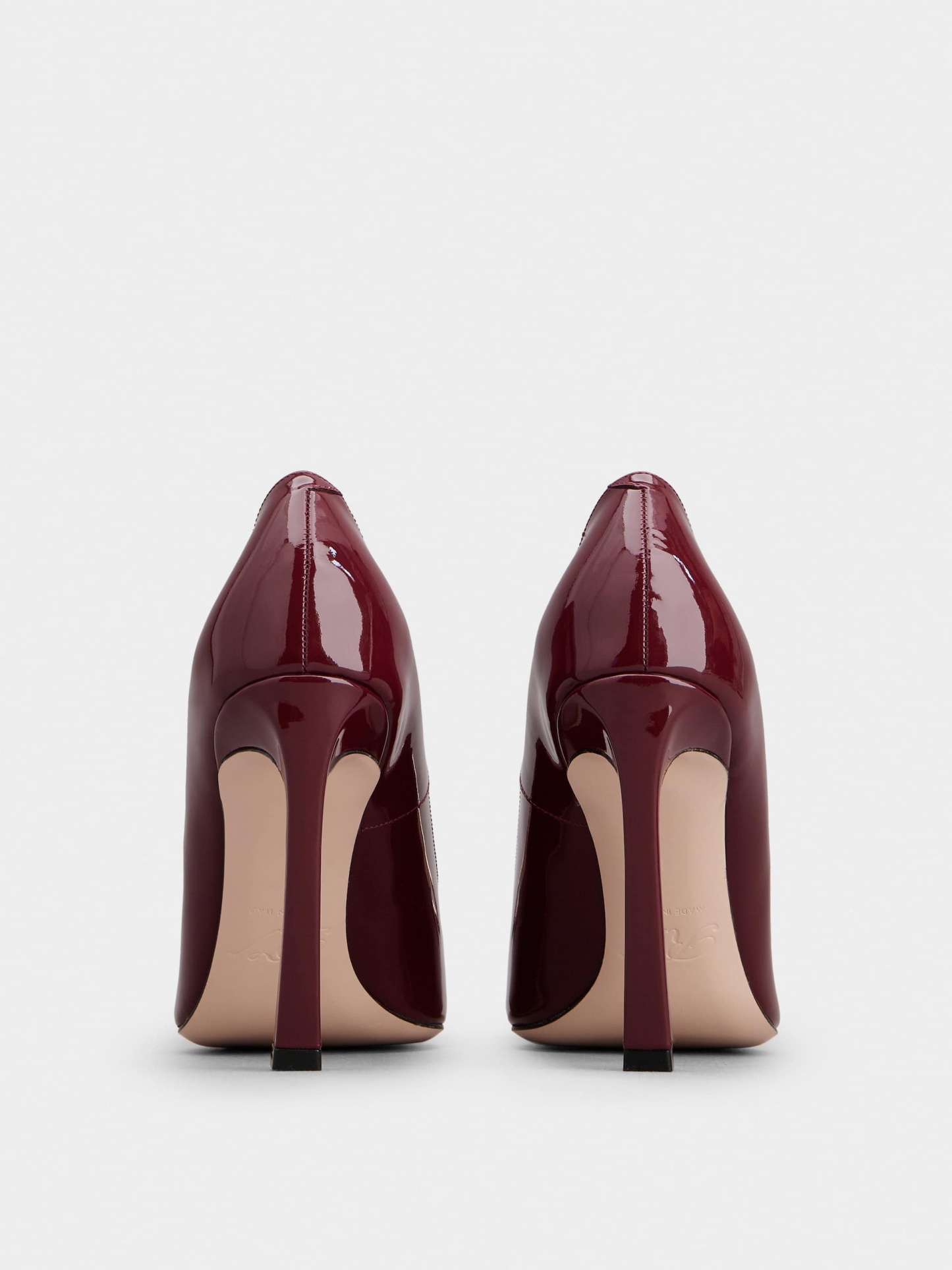 「ベル ヴィヴィエ」トランペット パテントレザー パンプス 100 mm ボルドー