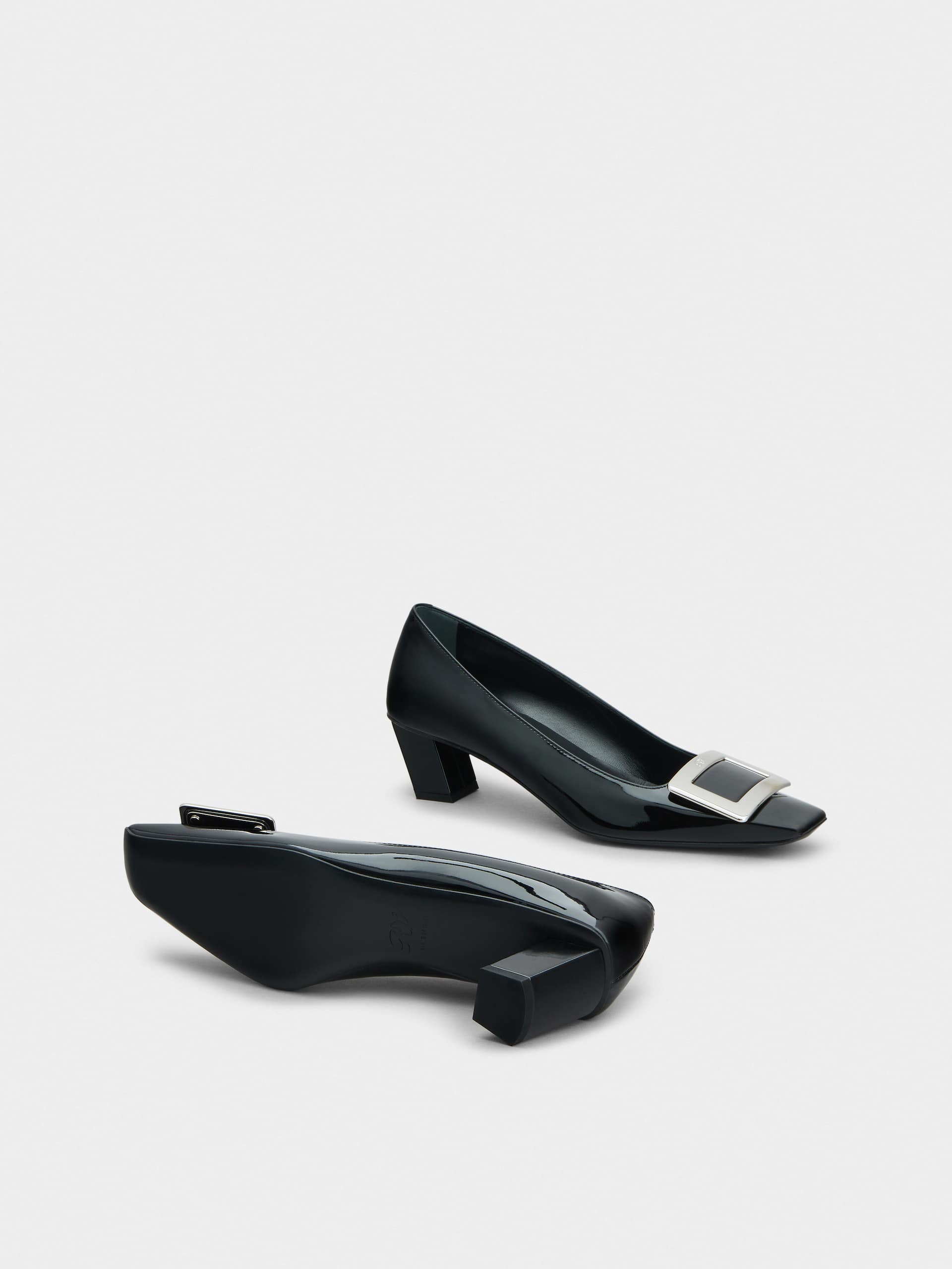 「ベル ヴィヴィエ」パテントレザー パンプス 45 mm ブラック