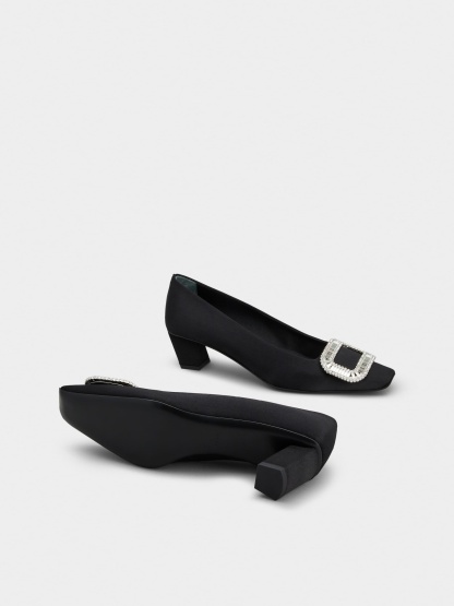 「ベル ヴィヴィエ」ピルグリム バックル サテン パンプス 45 mm ブラック