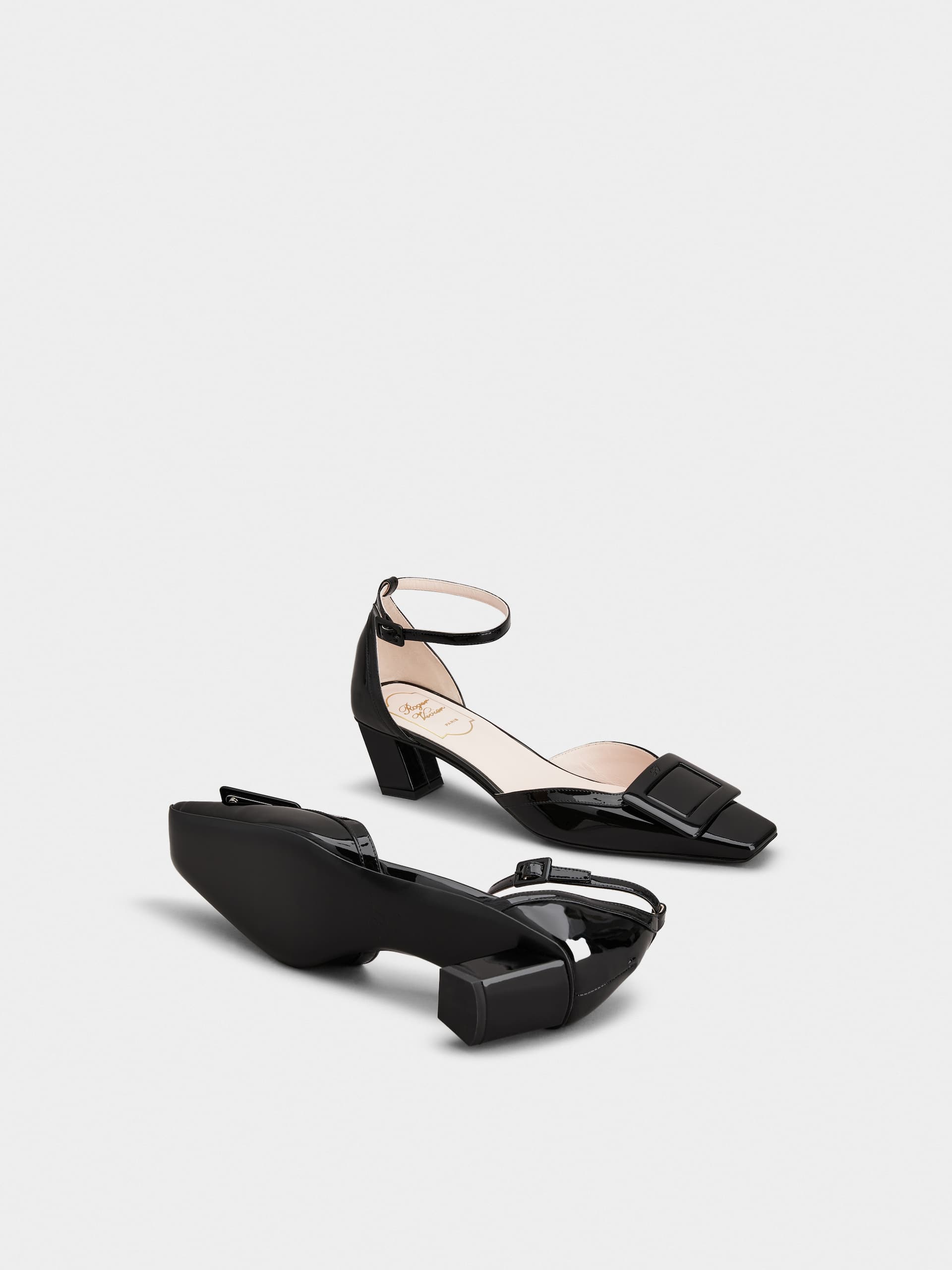 「ベル ヴィヴィエ」ラッカード バックル パテントレザー アンクル ストラップ パンプス 45 mm ブラック