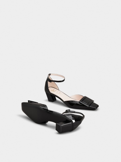 「ベル ヴィヴィエ」ラッカード バックル パテントレザー アンクル ストラップ パンプス 45 mm ブラック