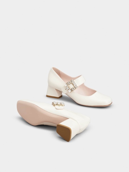 「トレ ヴィヴィエ」 ストラス バックル ベビー パンプス 45 mm クリーム