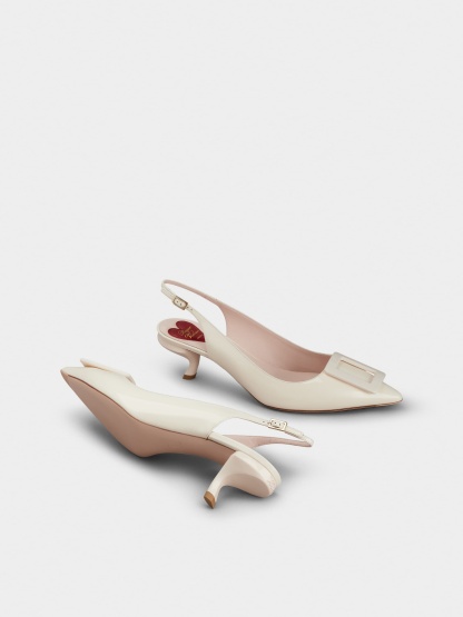 「ヴィルギュル」ラッカード バックル パテントレザー スリングバック パンプス 55 mm クリーム