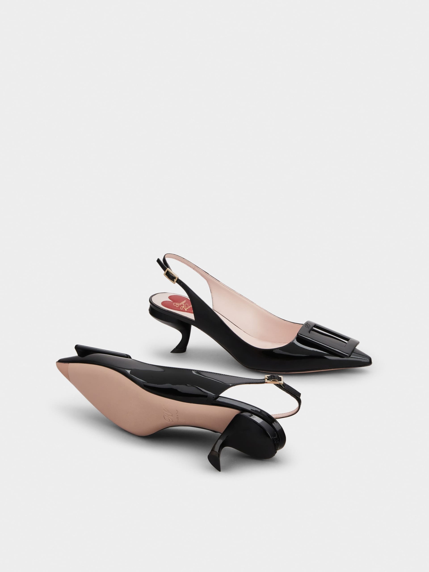 「ヴィルギュル」ラッカード バックル パテントレザー スリングバック パンプス 55 mm ブラック