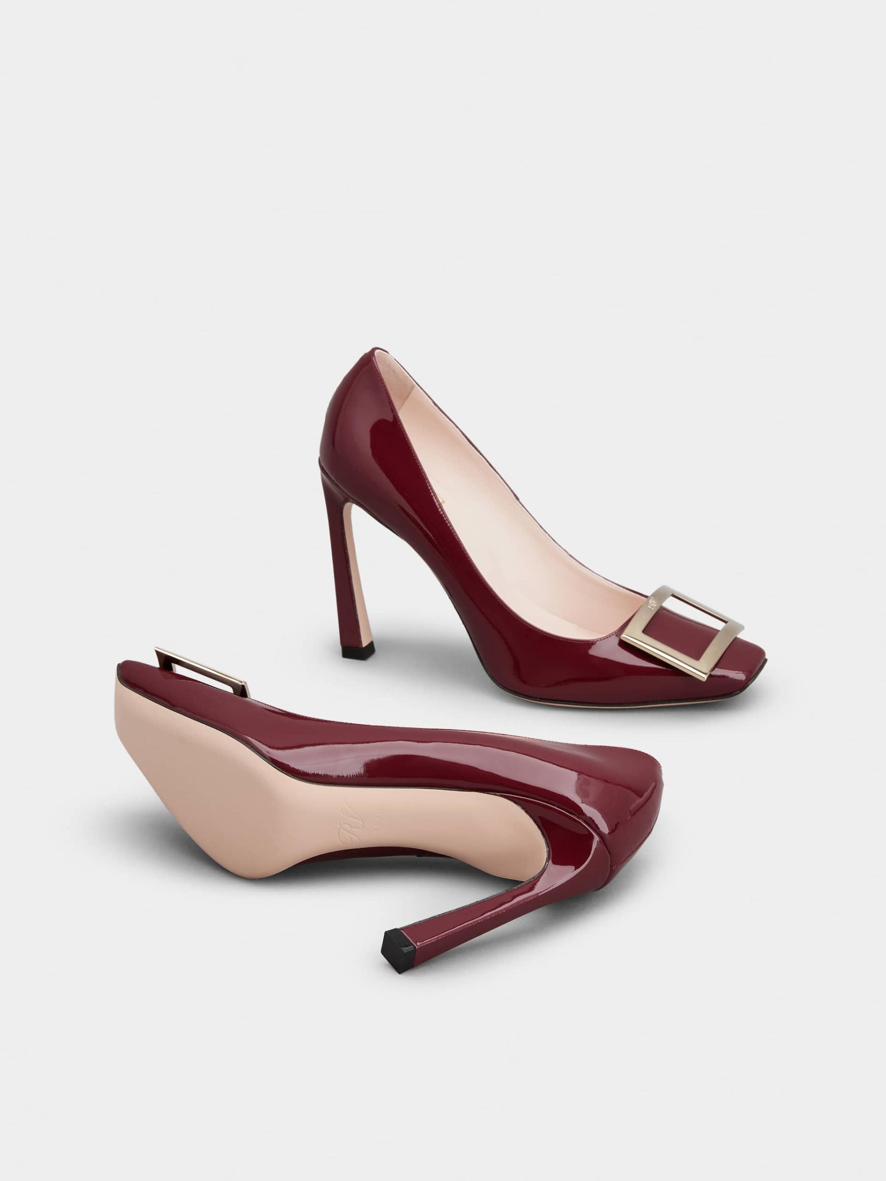 「ベル ヴィヴィエ」トランペット パテントレザー パンプス 100 mm ボルドー