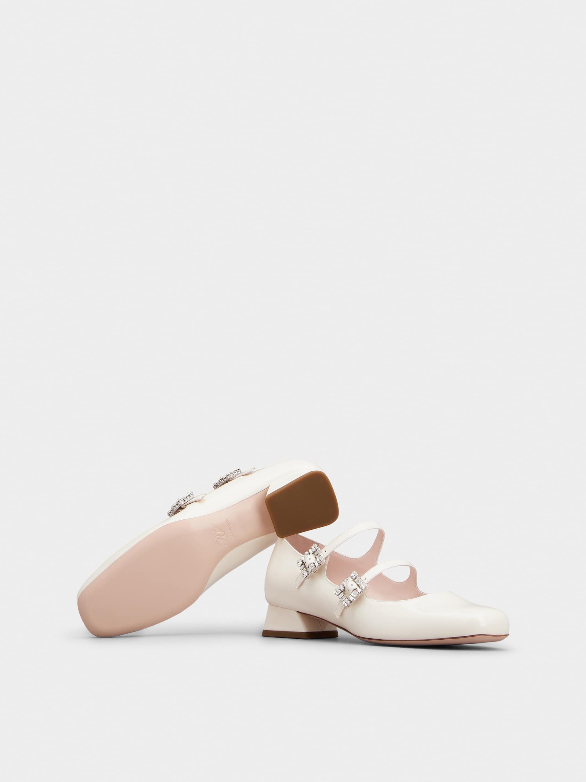 「トレ ヴィヴィエ」ストラス バックル パテントレザー ベビー バレリーナ ミニ 25 mm クリーム