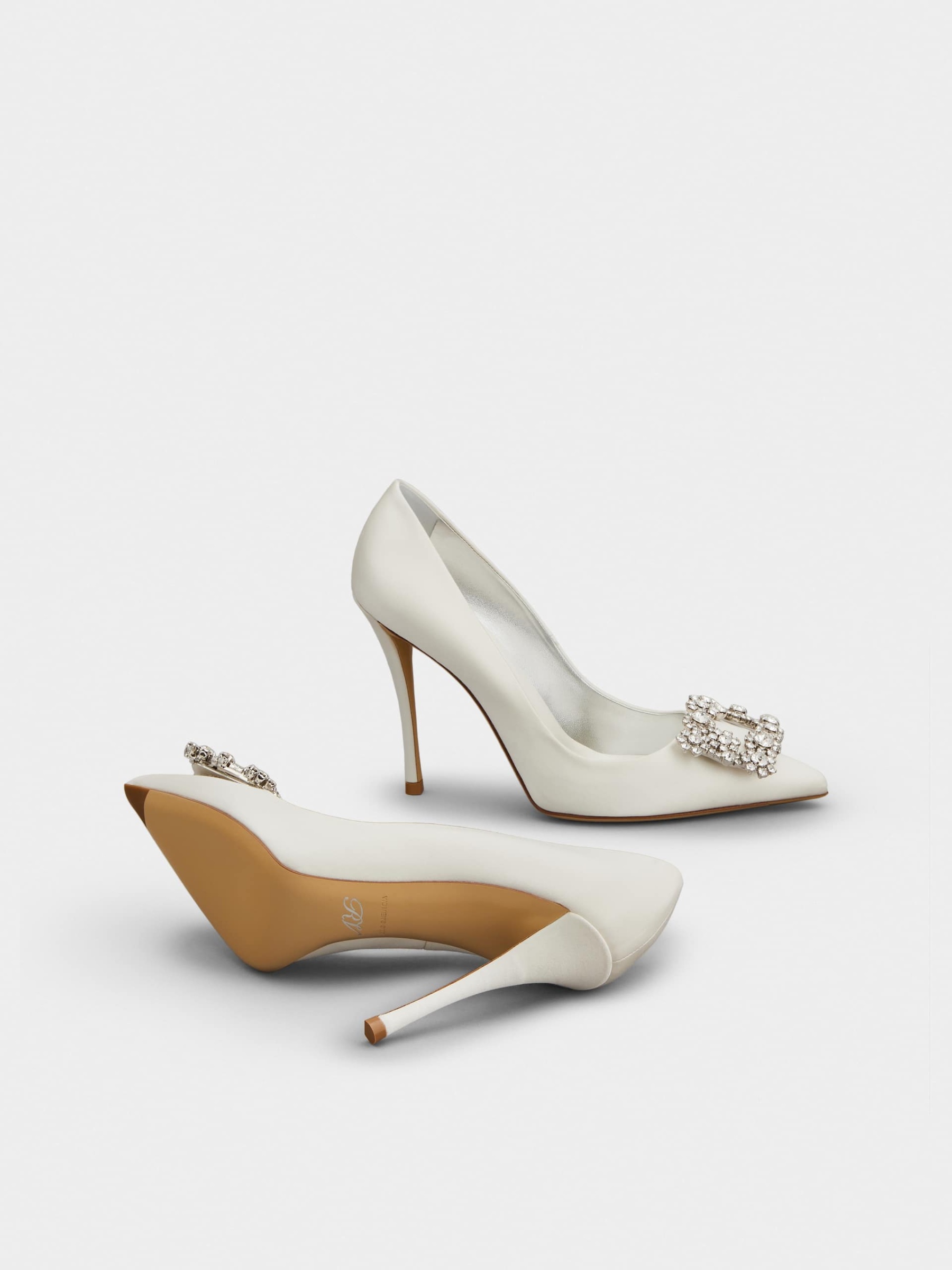 「フラワーストラス」バックル パンプス 100 mm ベージュ