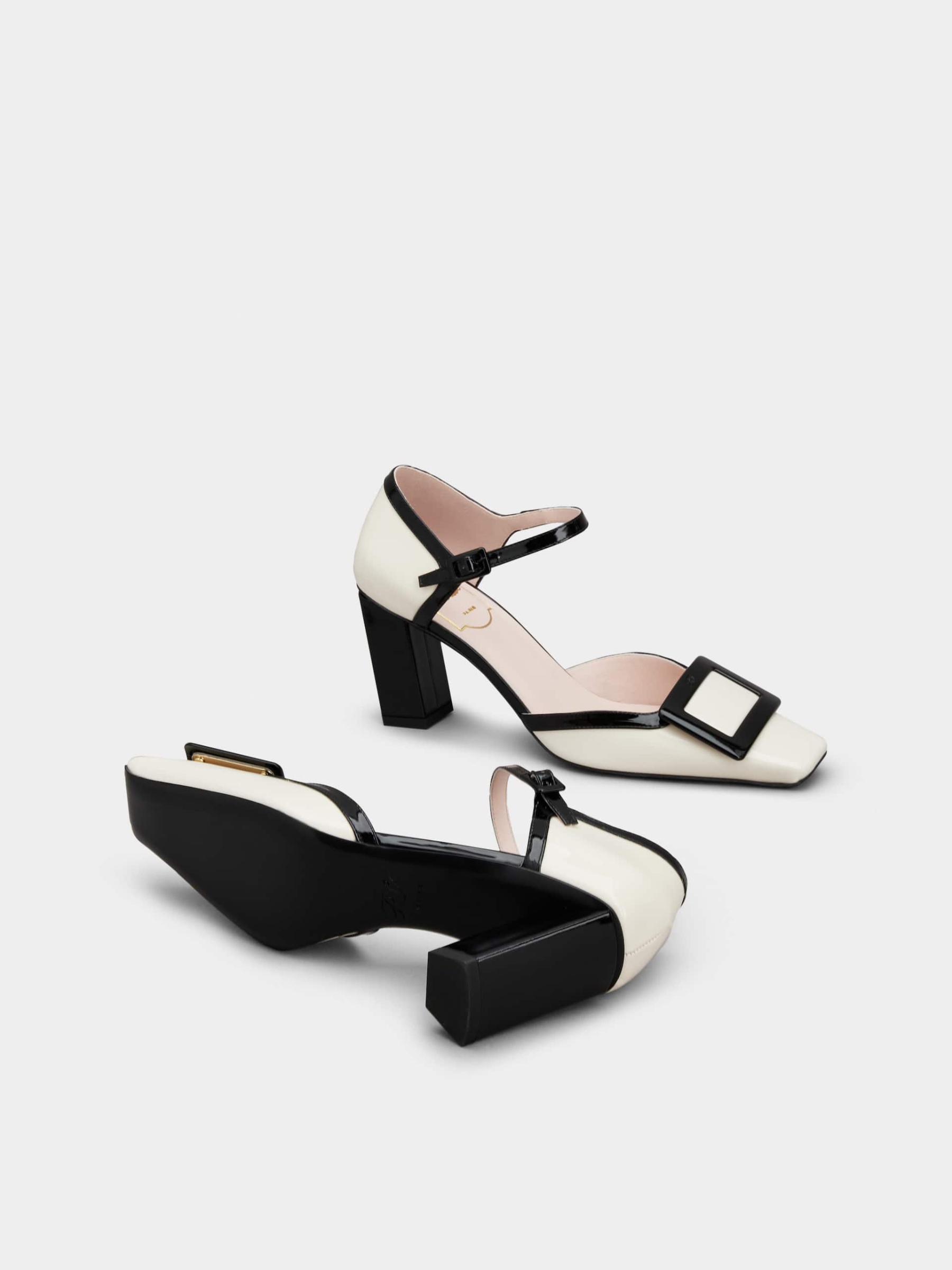 「ベル ヴィヴィエ」ドルセー ラッカード バックル パテントレザー パンプス 75 mm ブラック, クリーム