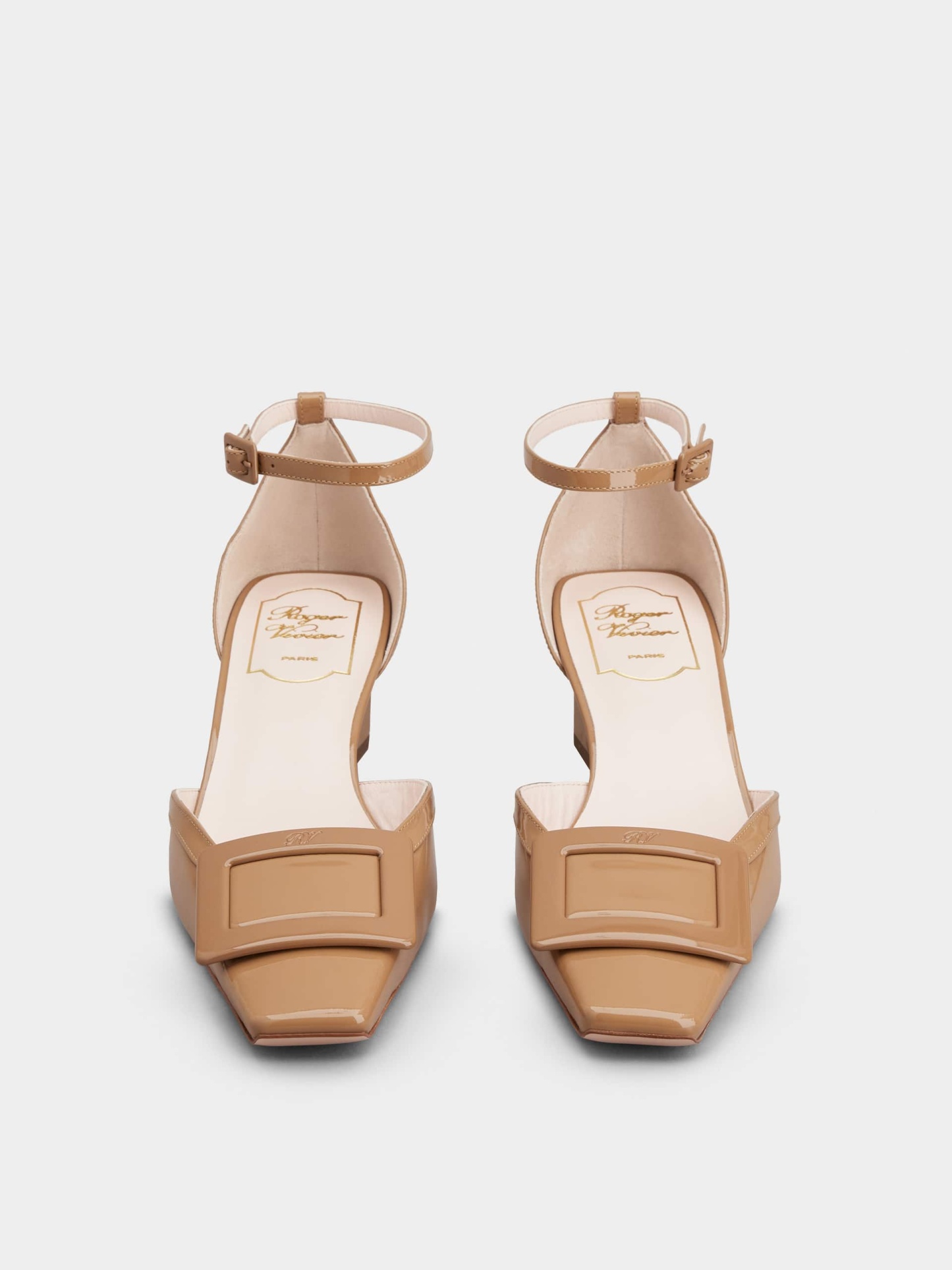 「ベル ヴィヴィエ」ラッカード バックル パテントレザー アンクル ストラップ パンプス 45 mm ブラウン